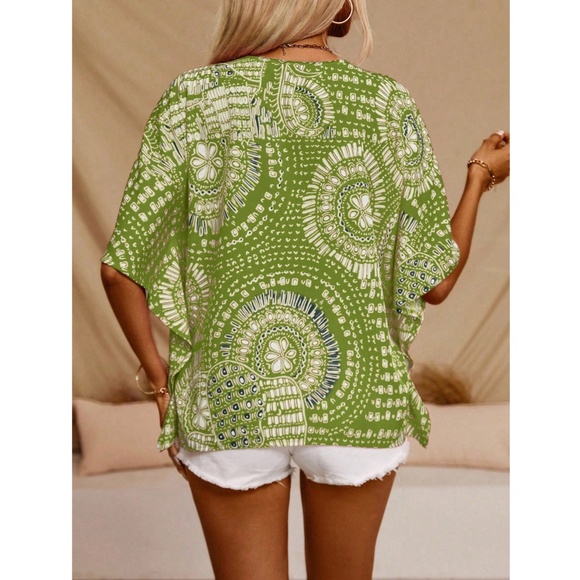 Green Floral Abstract Boho Batwing Sleeve Loose Fitting Shirt - Picture 5 of 10